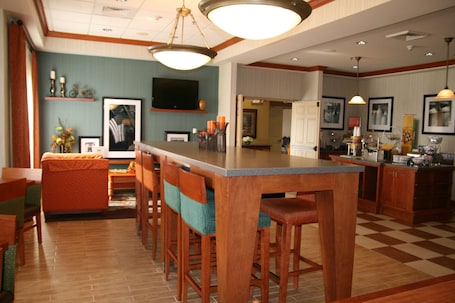 Restaurante. Hampton Inn Lebanon