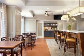 Free daily full breakfast - Hampton Inn & Suites Montgomery-EastChase (Montgomery)