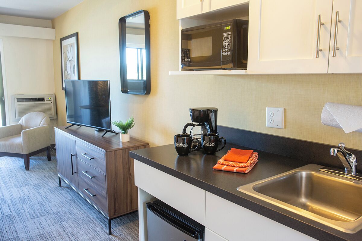 Laptop workspace, blackout drapes, iron/ironing board, free WiFi