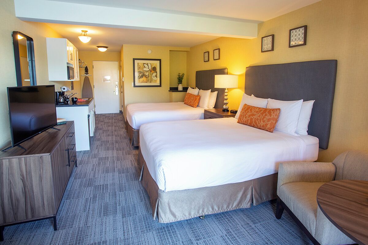 Laptop workspace, blackout drapes, iron/ironing board, free WiFi