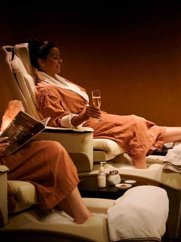 Couples treatment rooms, hot tub, steam room, body treatments