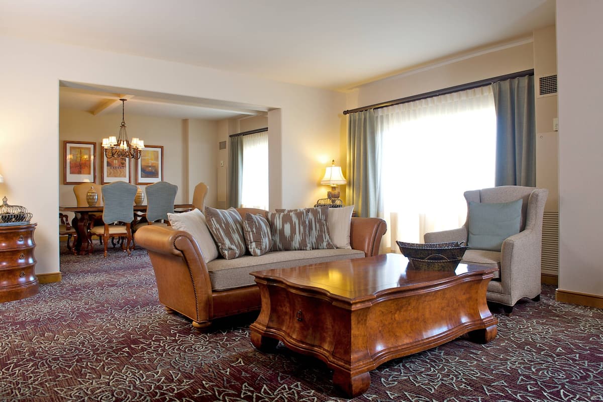 Presidential Suite, 1 Bedroom, Balcony, City View | Living area | 46-inch flat-screen TV with satellite channels, TV, pay movies