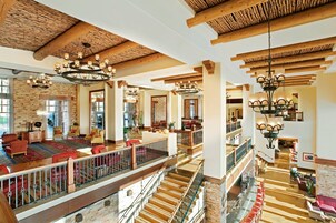 4 bares, bar junto a la piscina