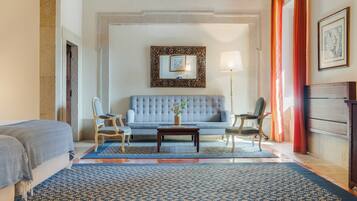 1 chambre, minibar, coffres-forts dans les chambres, bureau