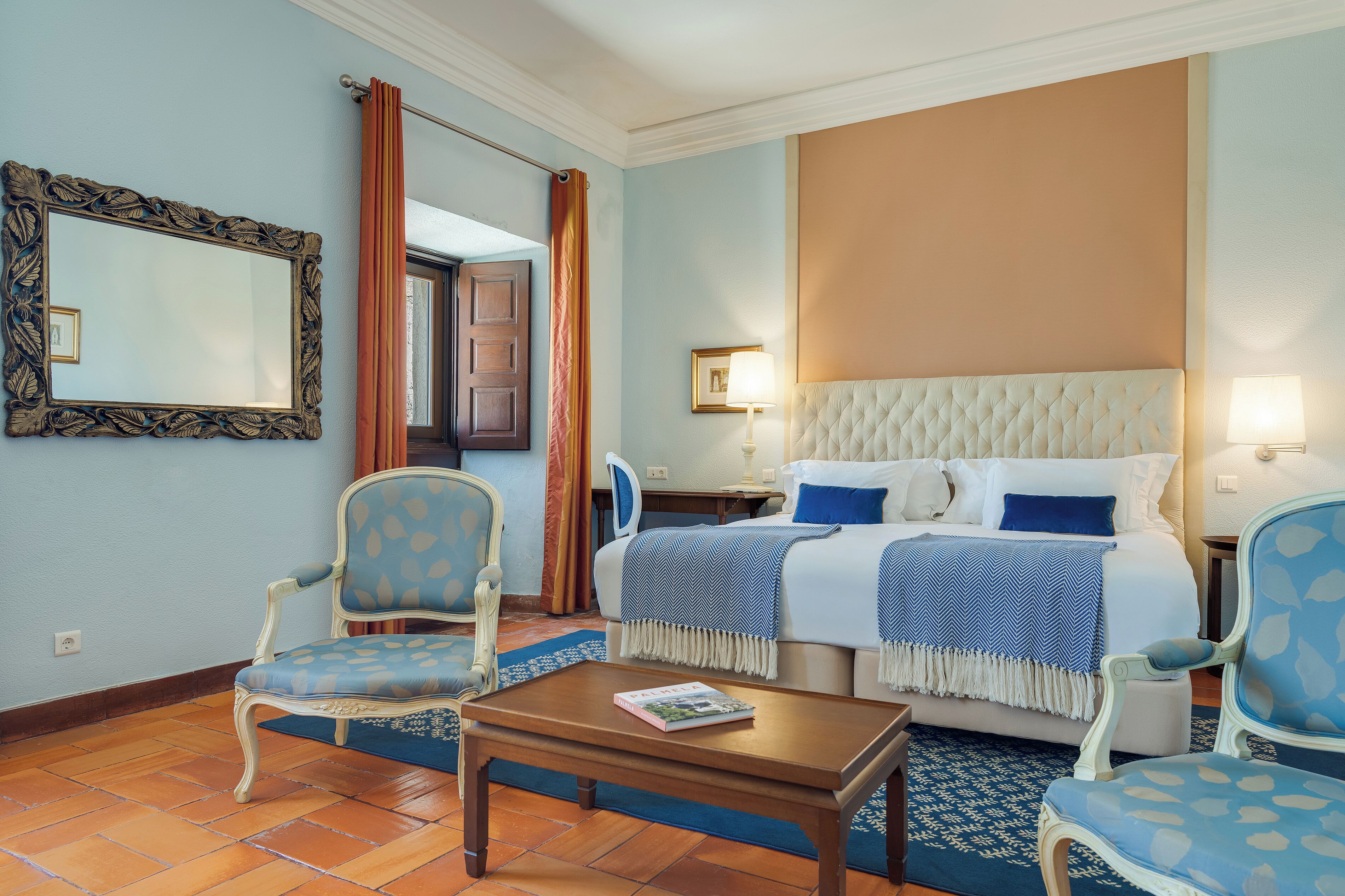 家庭房 | 1 多间卧室、迷你吧、客房内保险箱、办公桌