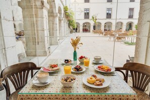 Free daily continental breakfast  - Pousada Castelo de Palmela - Historic Hotel (Palmela)