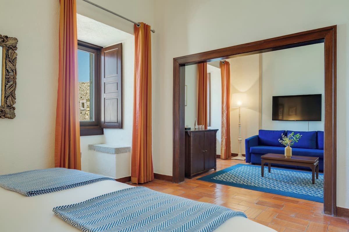 Suite | 1 habitación, minibar, caja de seguridad en la habitación y escritorio