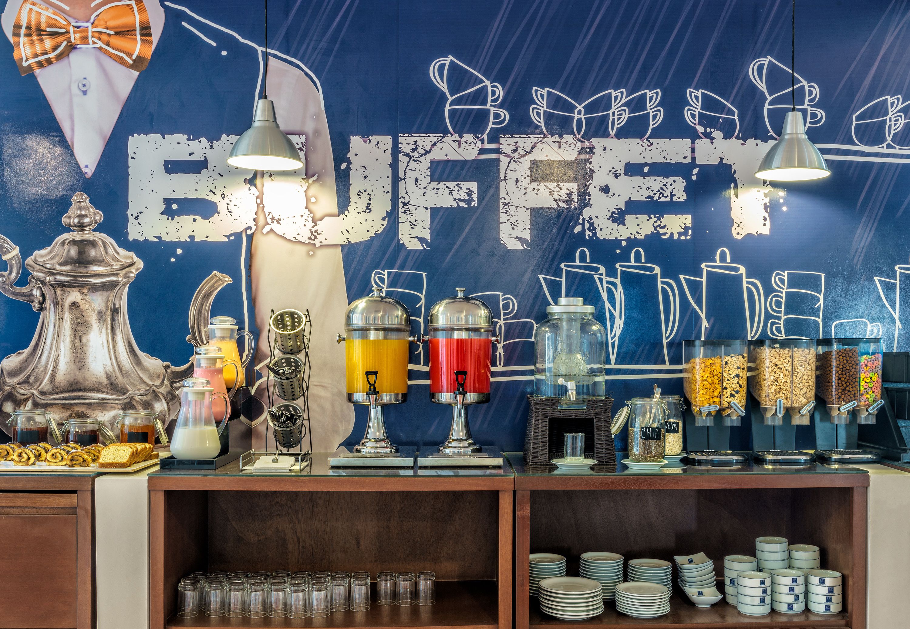 Sarapan prasmanan setiap hari (USD 10 per orang)