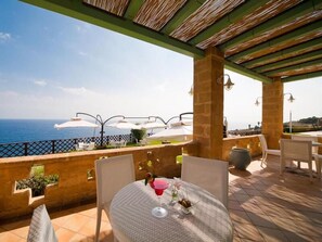 2 restaurants, breakfast, lunch, dinner served; Regional cuisine - TH Brucoli - Venus Sea Garden (Augusta)