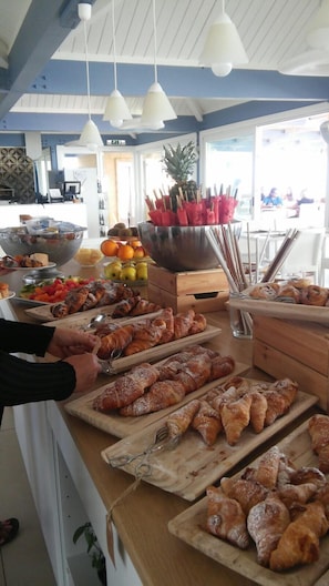 Tägliches inbegriffenes Frühstücksbuffet