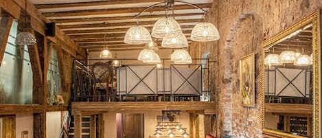 Daily cooked-to-order breakfast (EUR 18 per person)