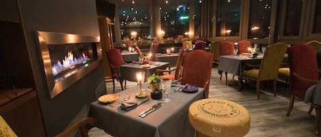 Bar lounge