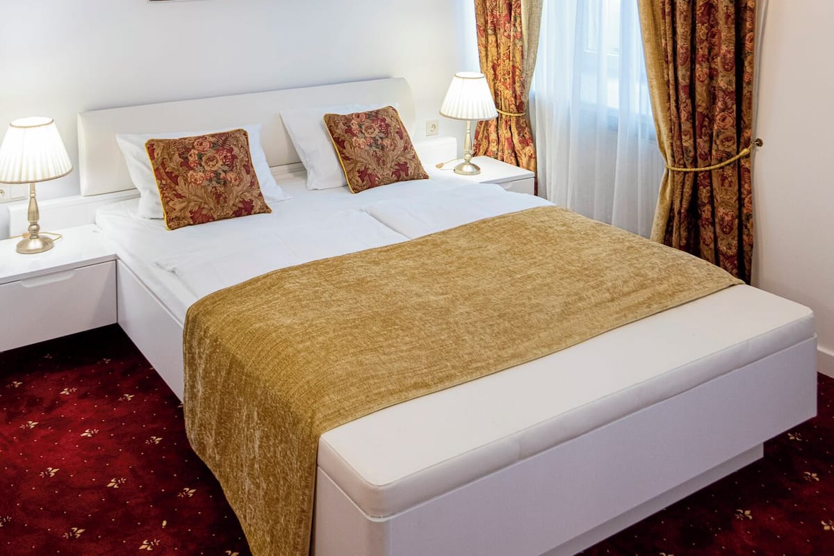 Habitación económica doble | 1 dormitorio, ropa de cama hipoalergénica, minibar y caja fuerte