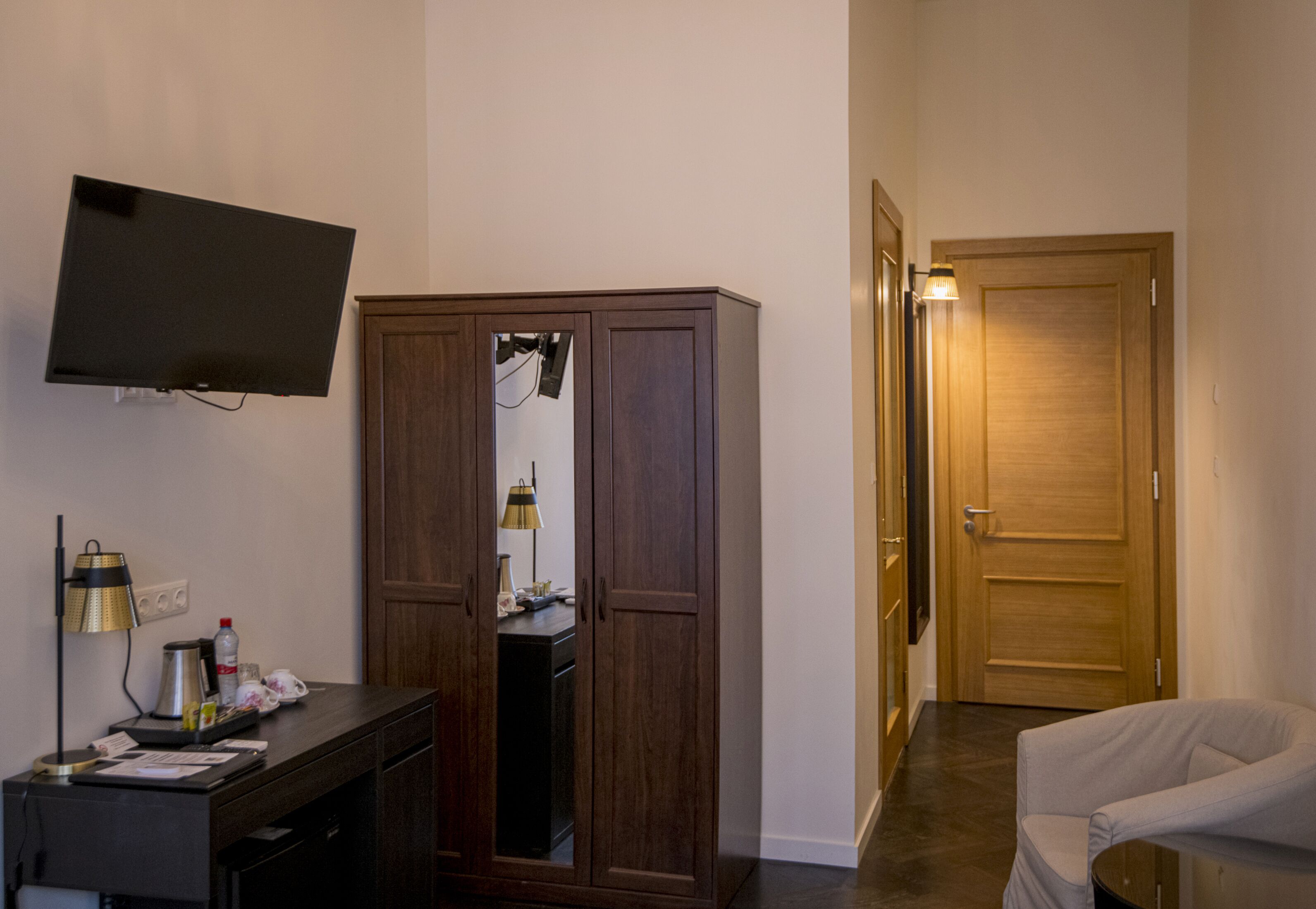 business room | 1 bedroom, hypo-allergenic bedding, minibar, in-room safe