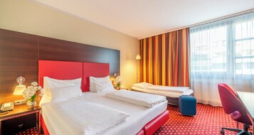 Quarto triplo conforto | Roupas de cama premium, frigobar, cofres nos quartos