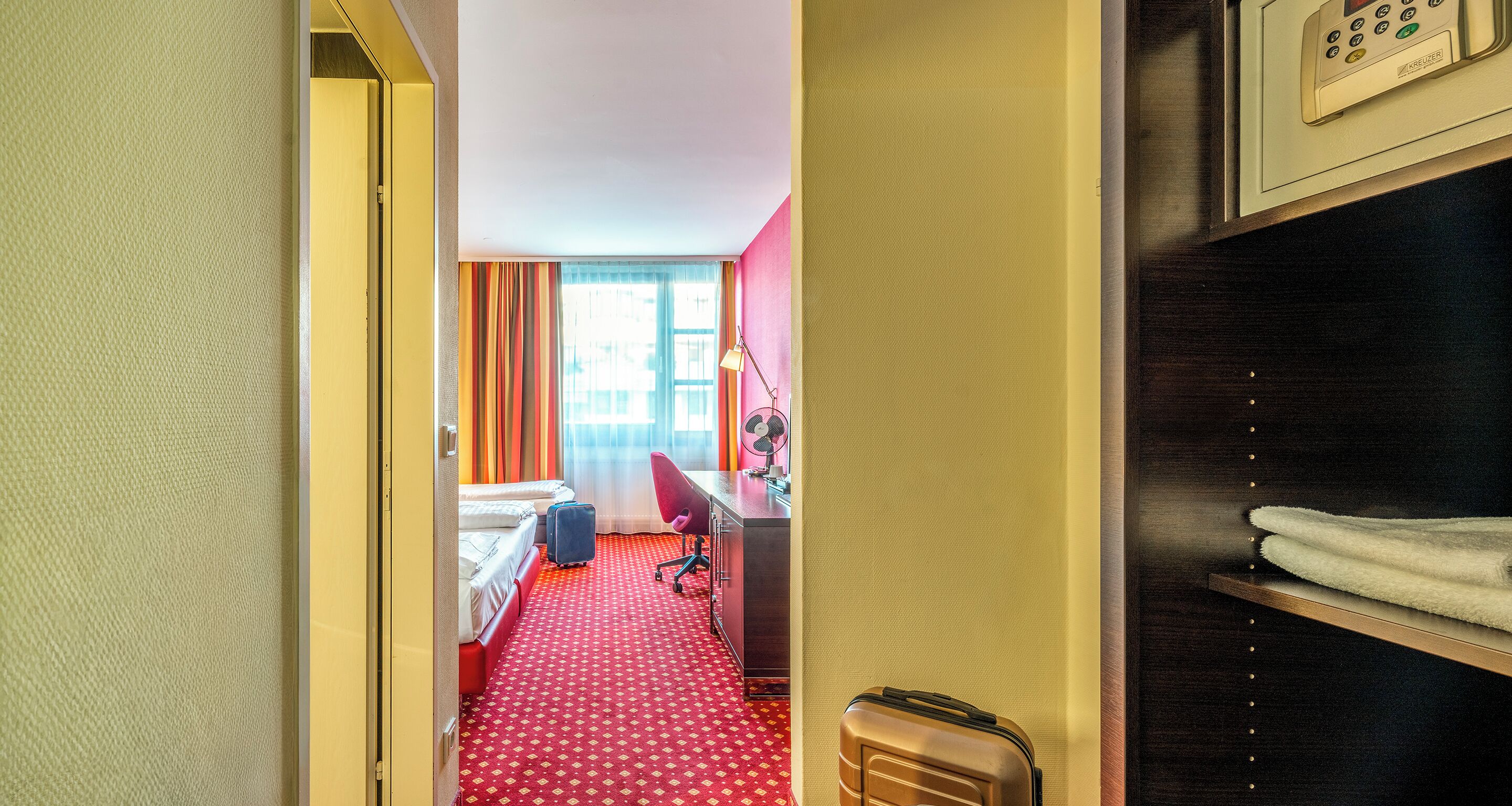 Ropa de cama de alta calidad y minibar 