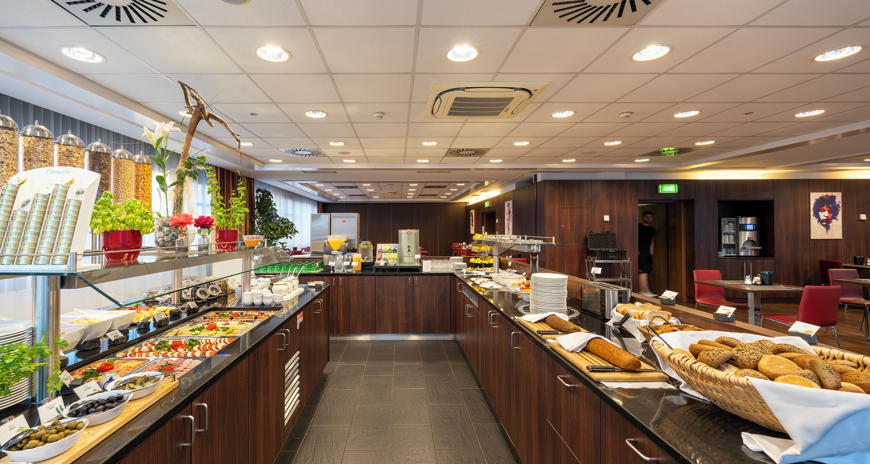 Daily buffet breakfast (EUR 16.00 per person)