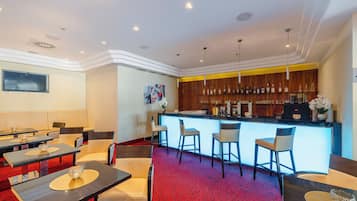 Bar (trong khuôn viên)