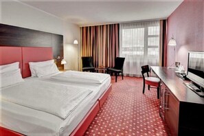 Premium bedding, minibar, in-room safe, individually decorated - PLAZA INN Wels (Wels)
