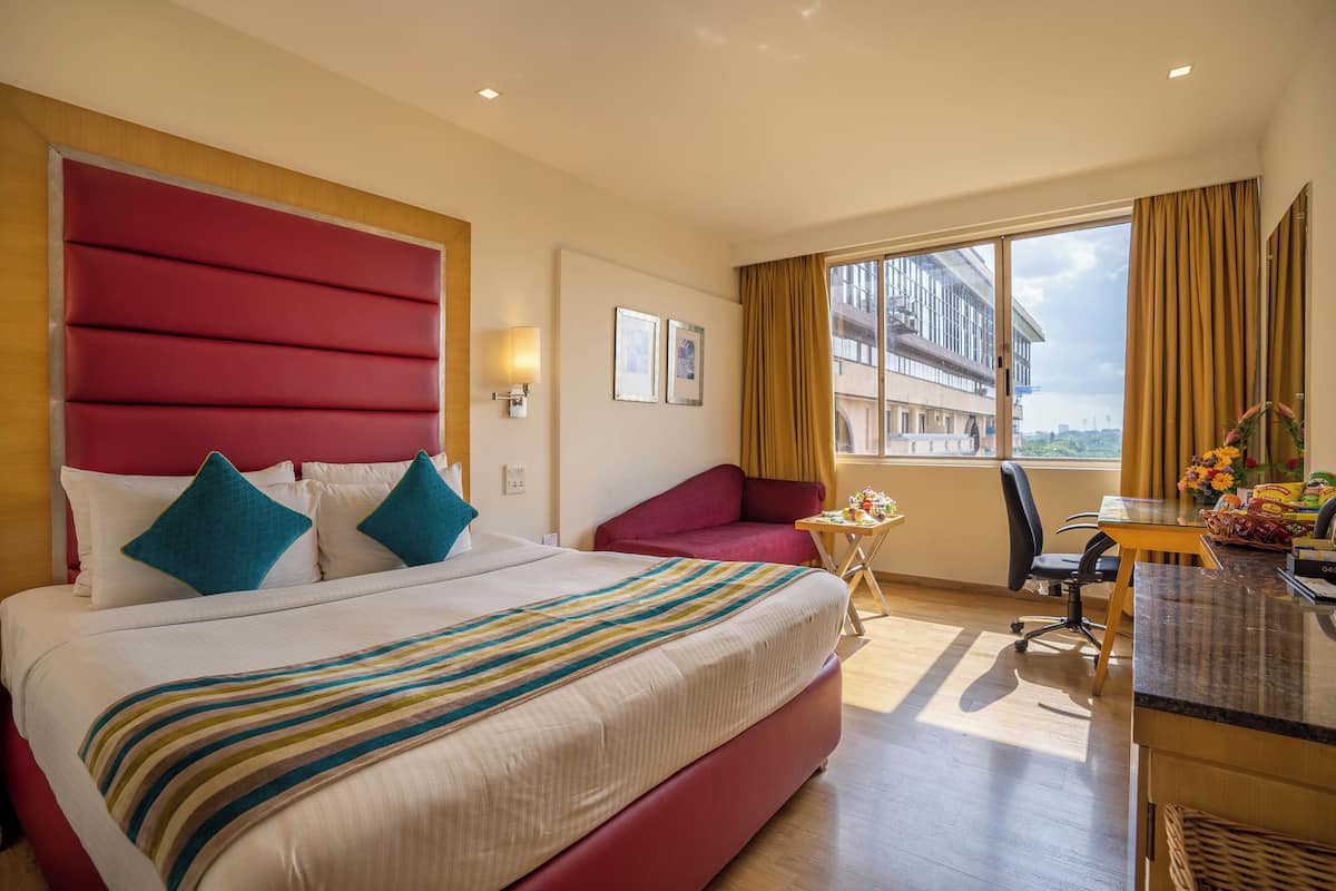 Club Superior Room with Bathtub