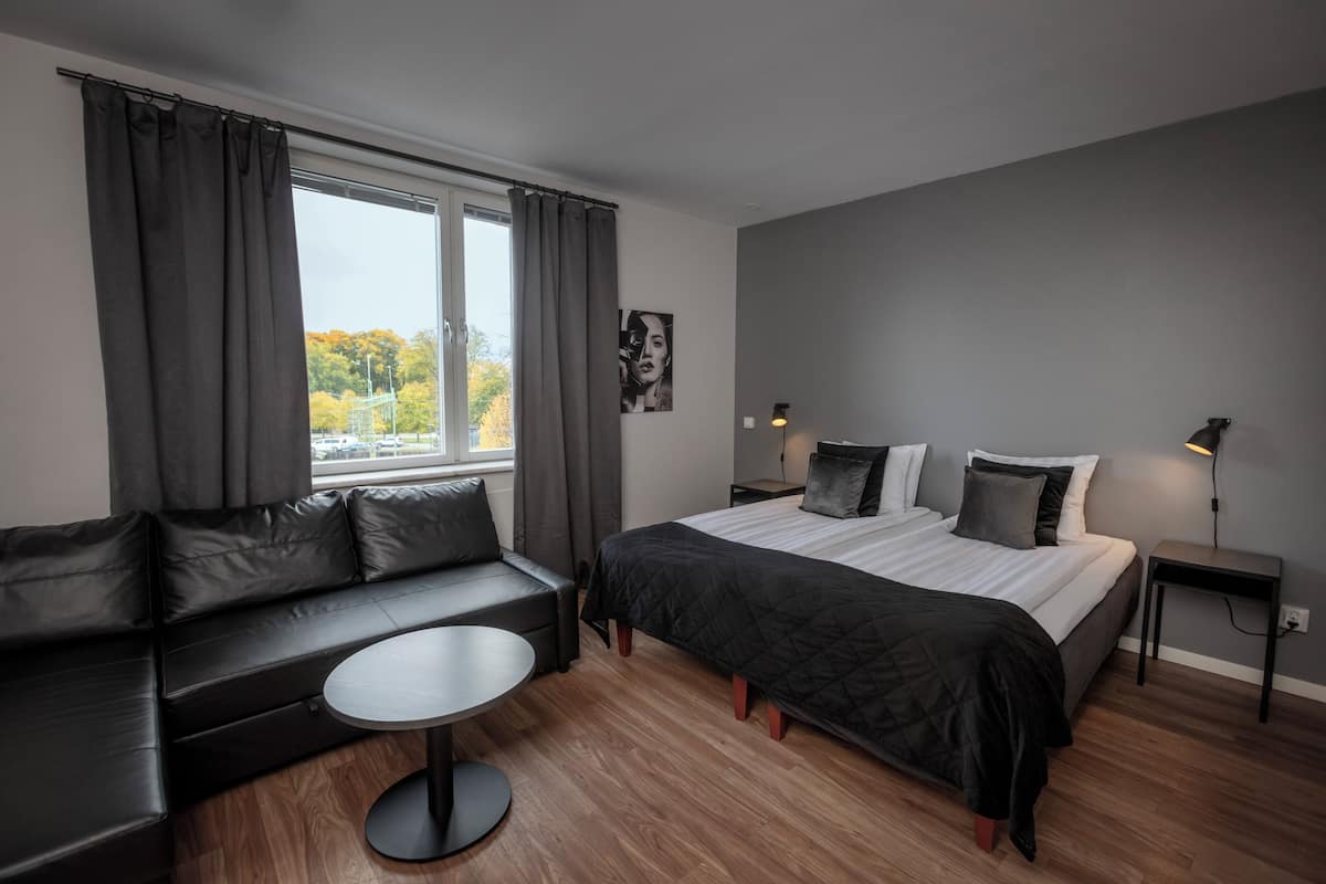 Chambre Double Supérieure | Literie de qualité supérieure, fer et planche à repasser