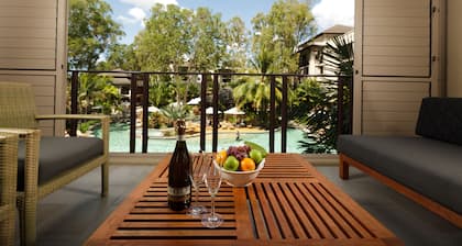 Pullman Palm Cove Sea Temple Resort and Spa