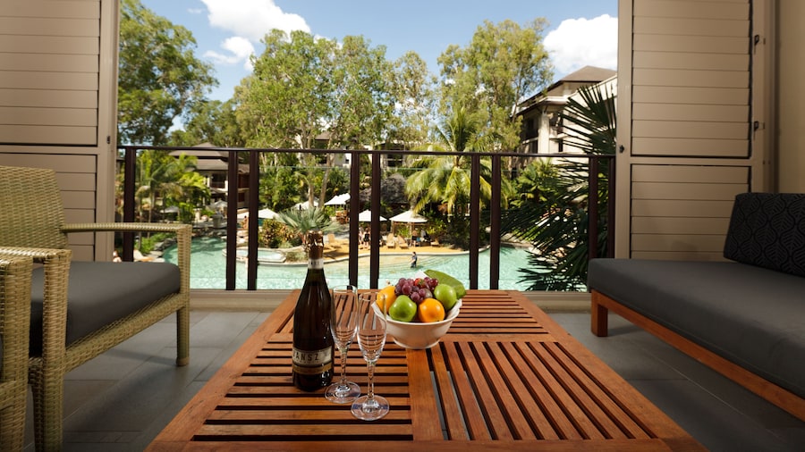 Pullman Palm Cove Sea Temple Resort and Spa