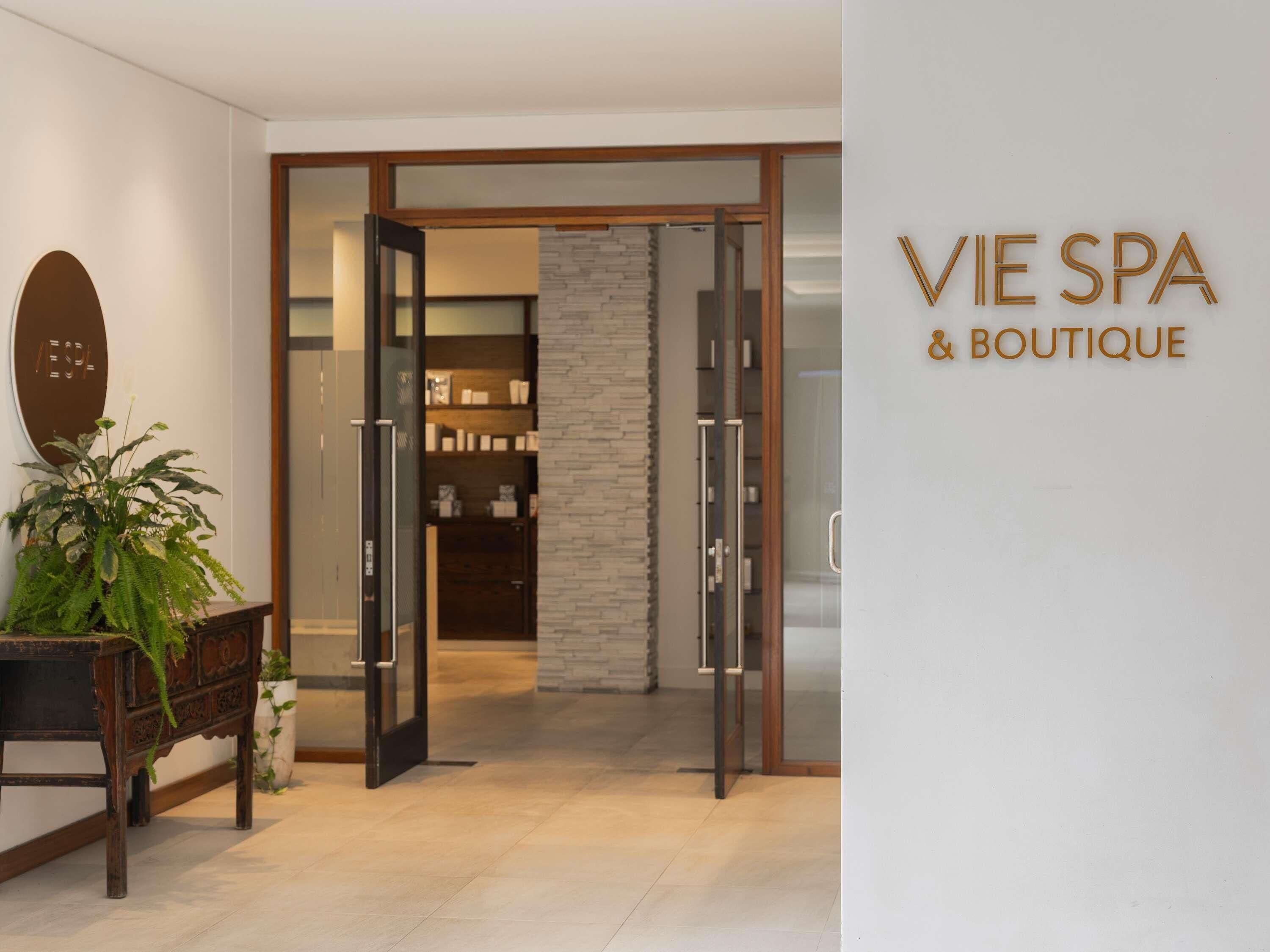 Couples treatment room(s), body treatments, aromatherapy