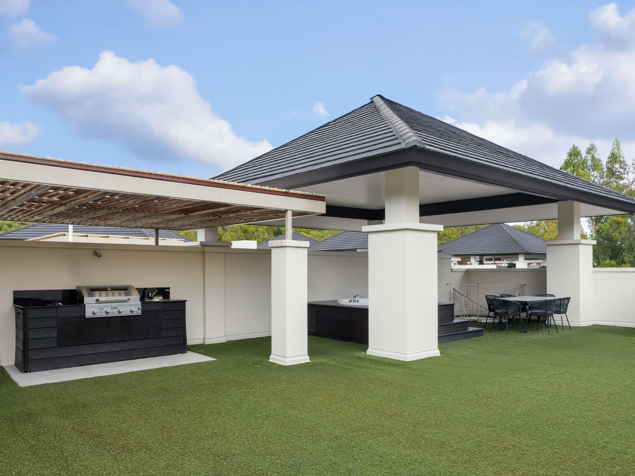 2 bedroom Rooftop Spa Apartment | Hypo-allergenic bedding, in-room safe, blackout drapes, soundproofing