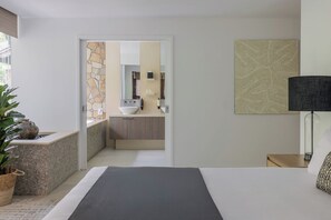 Apartamento, 3 habitaciones, piscina privada | Ropa de cama hipoalergénica, caja fuerte, cortinas opacas