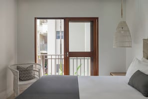 Apartment, 3 Bedrooms, Private Pool | 2 bedrooms, hypo-allergenic bedding, in-room safe, blackout drapes
