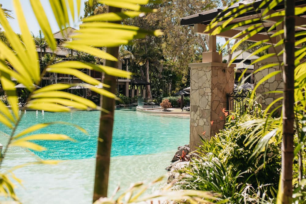 Pullman Palm Cove Sea Temple Resort and Spa