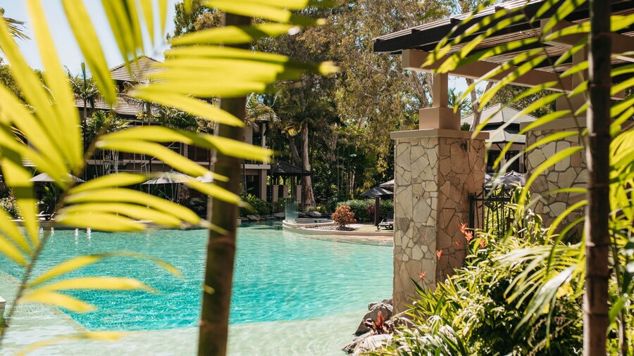 Pullman Palm Cove Sea Temple Resort and Spa