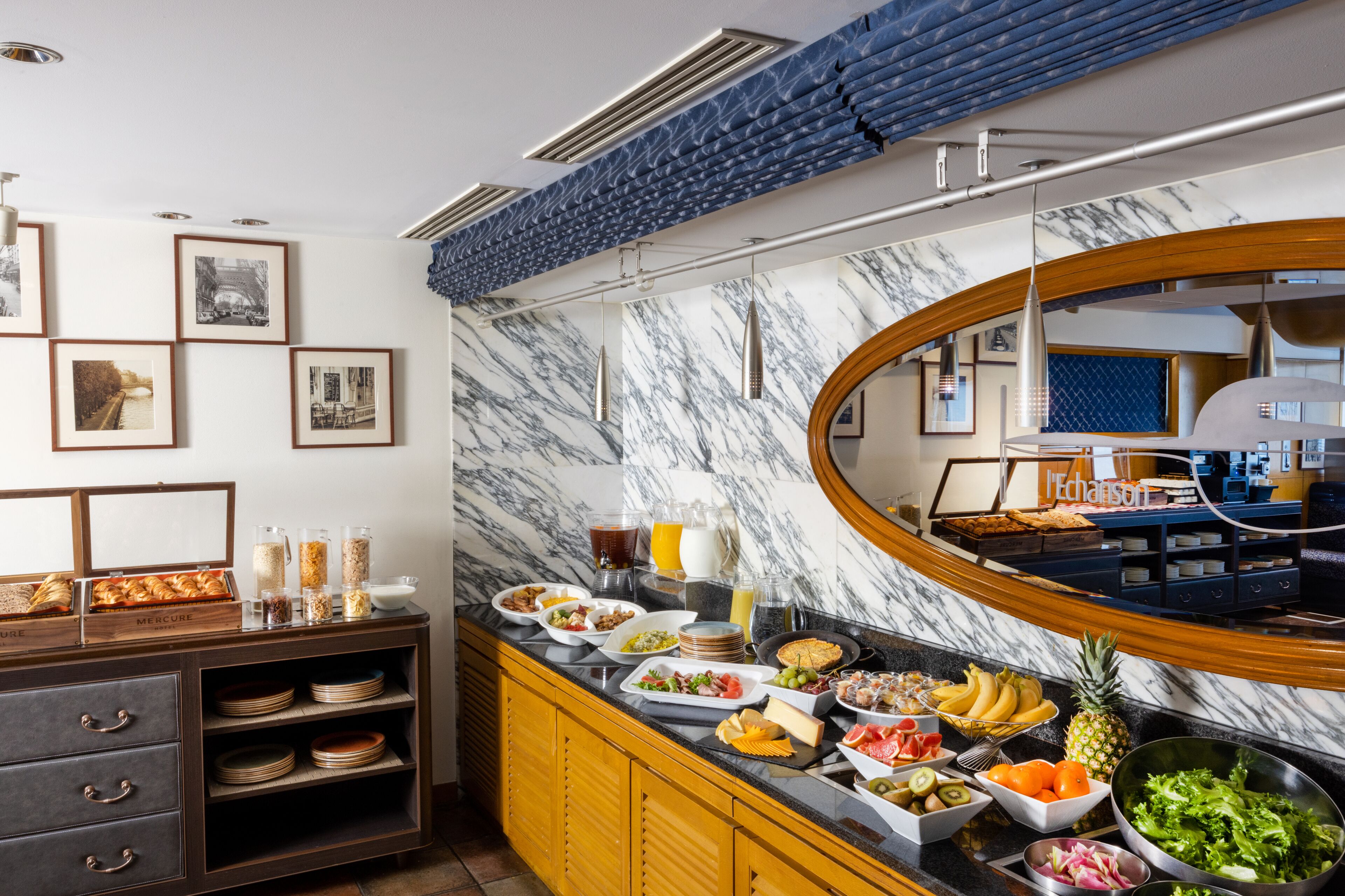 daily buffet breakfast (jpy 2600 per person)