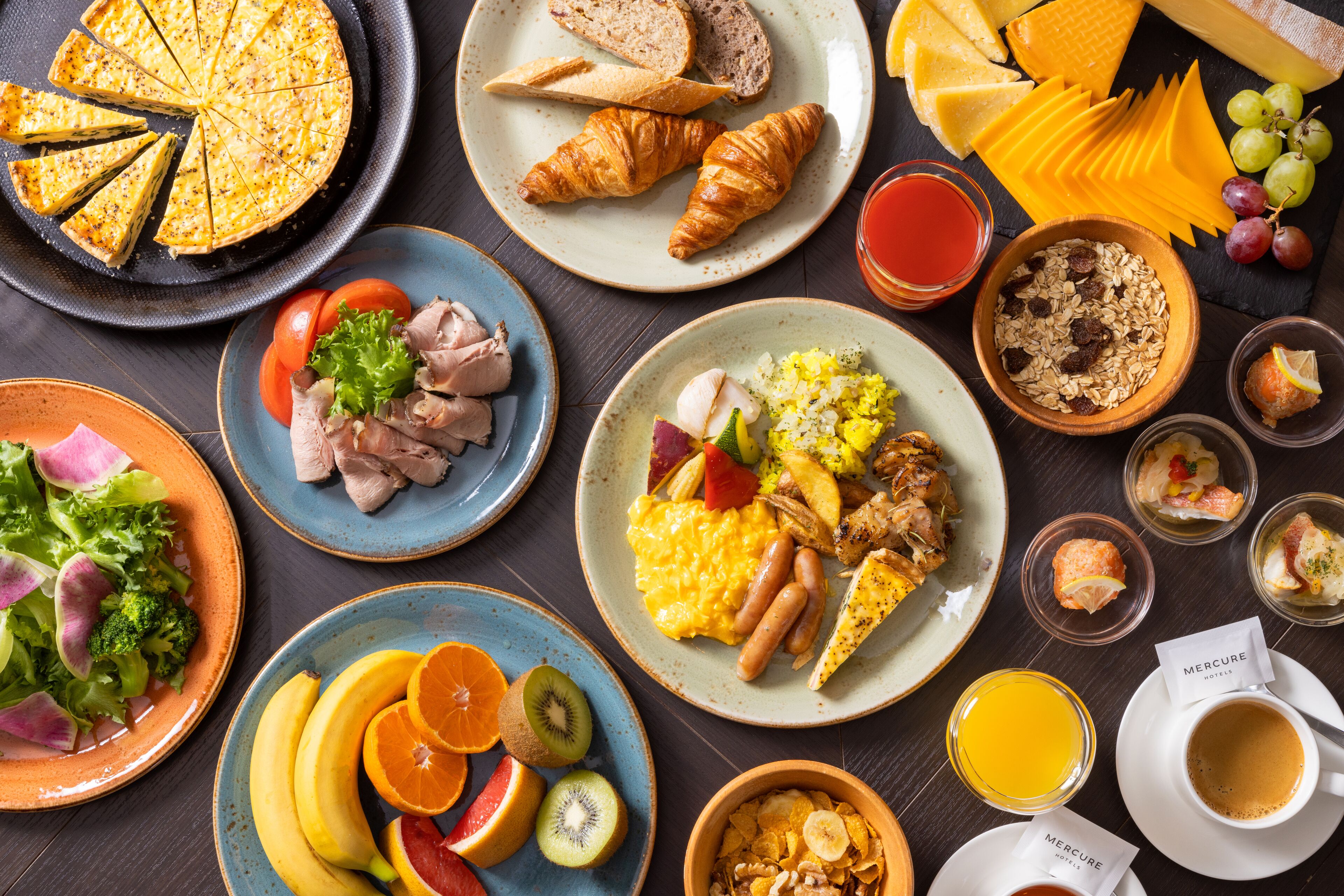 daily buffet breakfast (jpy 2600 per person)