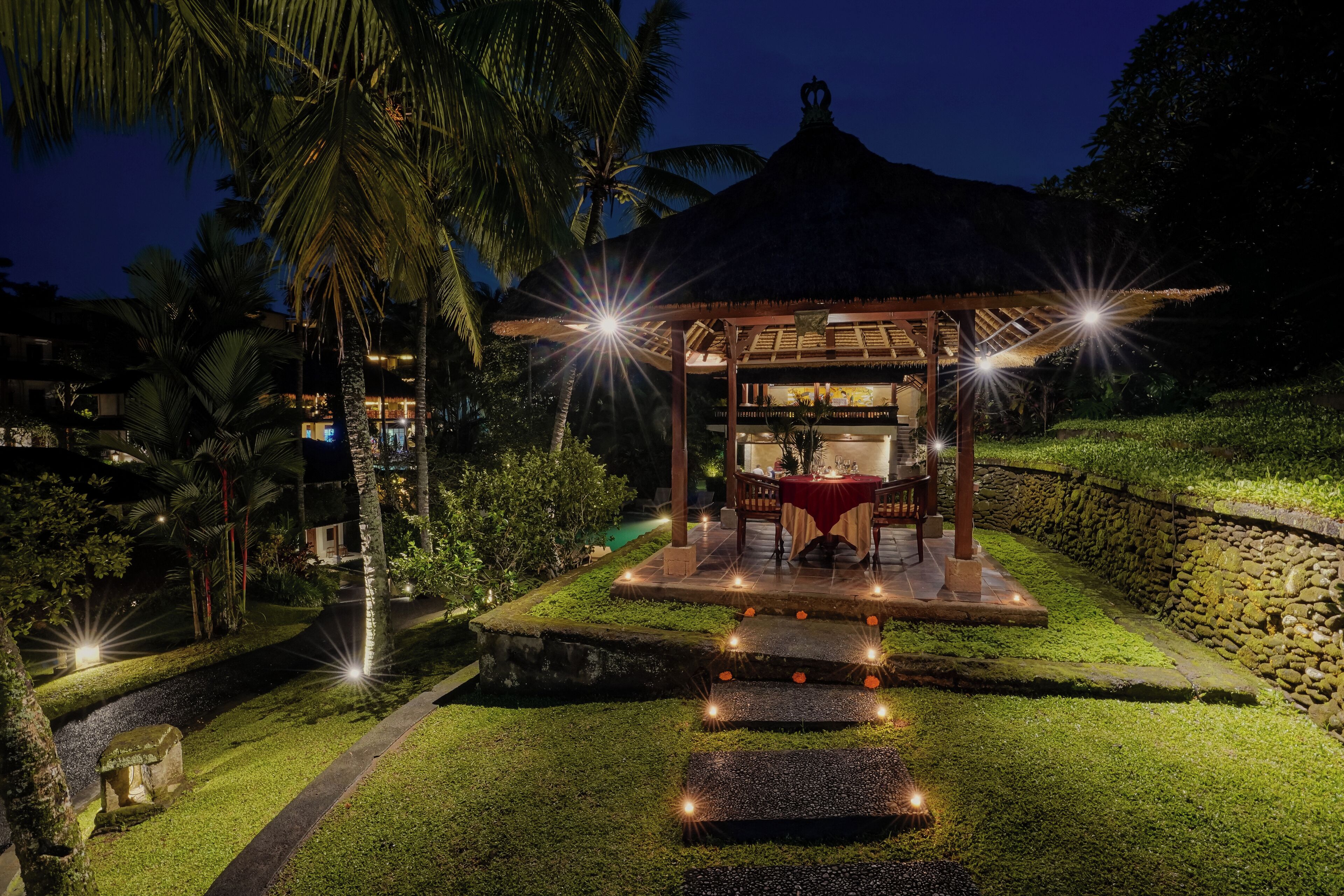 Lunch and dinner served