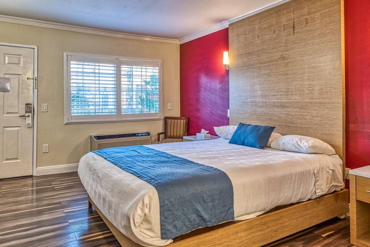 Soundproofing, iron/ironing board, WiFi (free), individually furnished