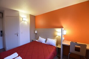 Desk, blackout drapes, soundproofing, free WiFi - Première Classe Paris Est - Rosny sous Bois (Rosny-sous-Bois)