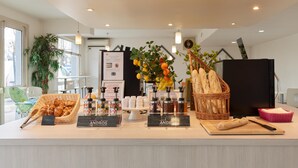 A bakery display with pastries, condiments, and bread. - Première Classe Paris Est - Rosny sous Bois (Rosny-sous-Bois)