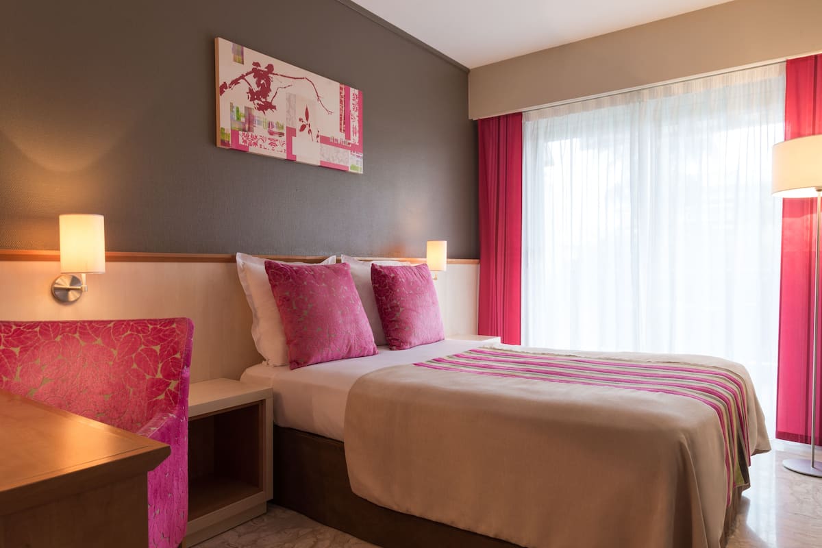 Classic Room, 1 Katil Kelamin (Double) | Peti besi dalam bilik, meja, kalis bunyi, Wi-fi percuma