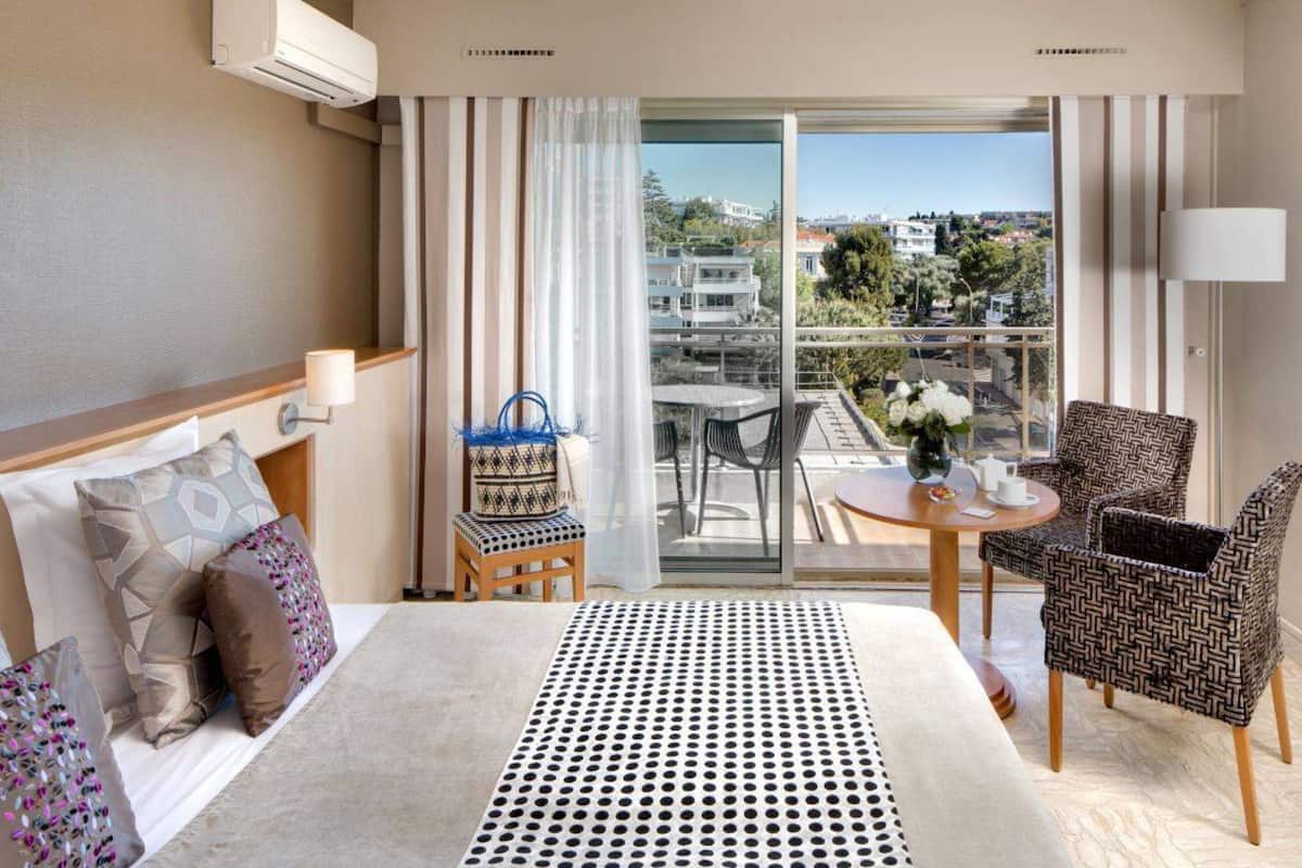 comfort double or twin room, terrace | in-room safe, desk, soundproofing, free wifi