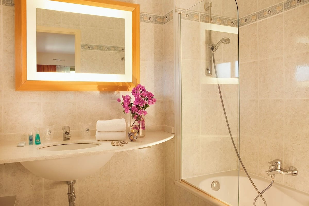 hair dryer, towels