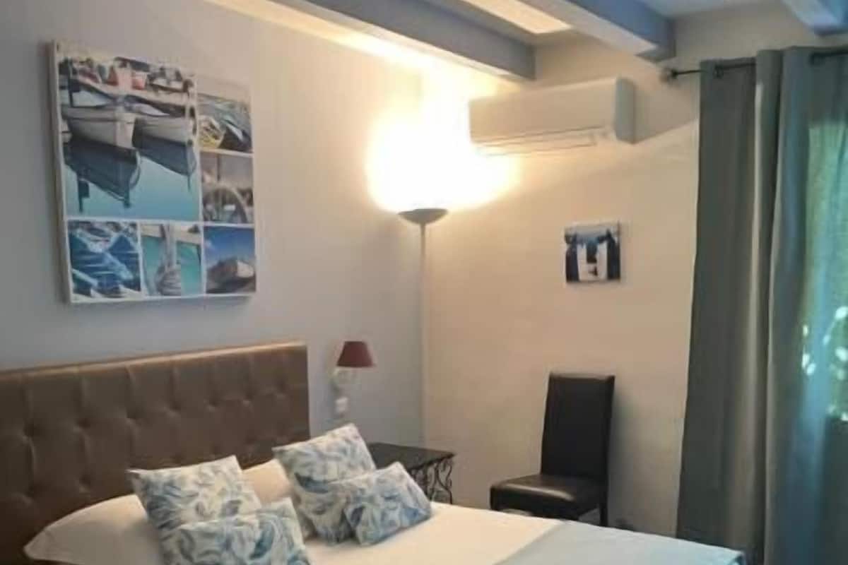 Minibar, in-room safe, individually decorated, desk