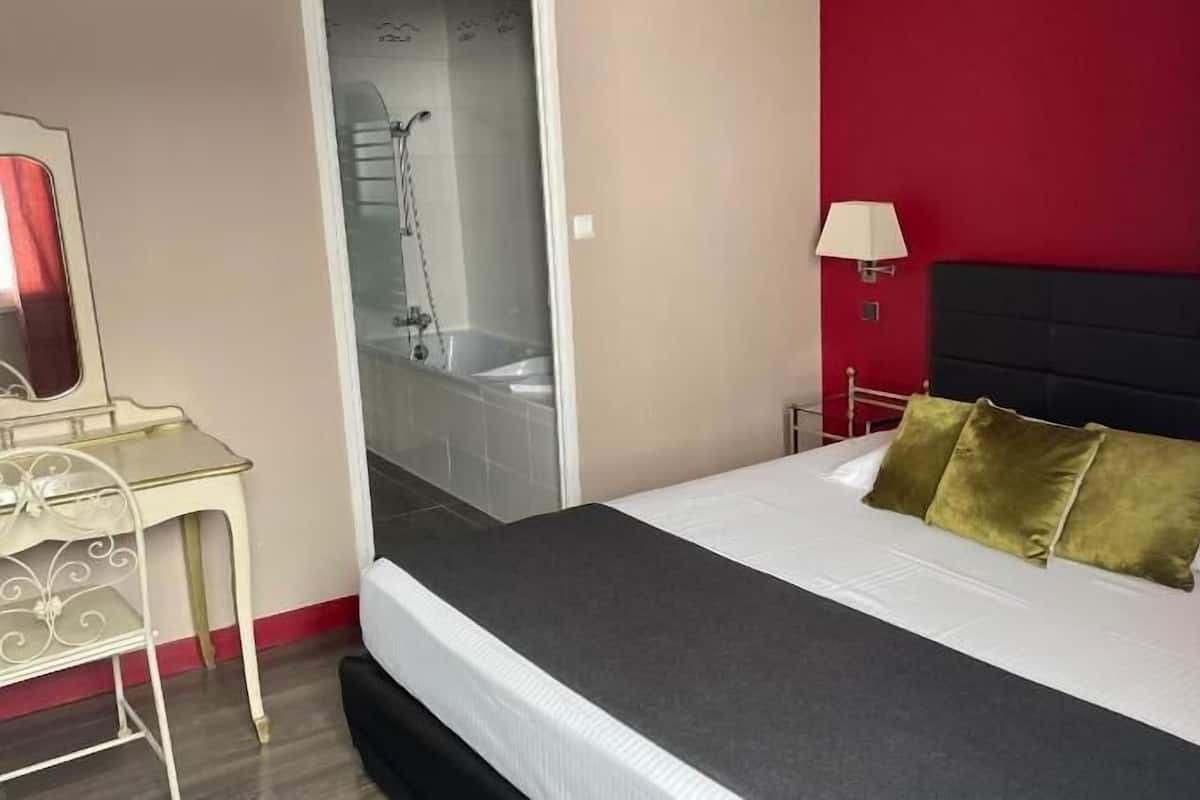 Minibar, in-room safe, individually decorated, desk