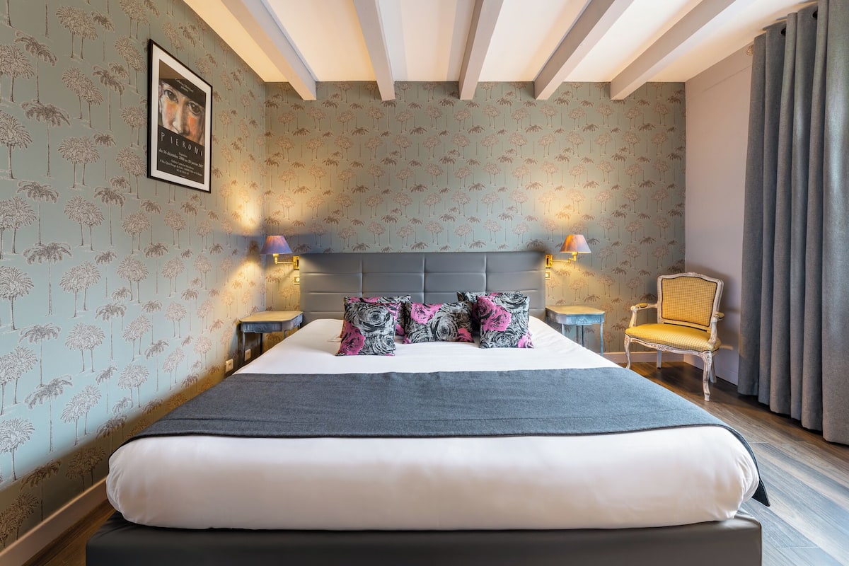 superior room, 1 double bed | minibar, in-room safe, individually decorated, desk