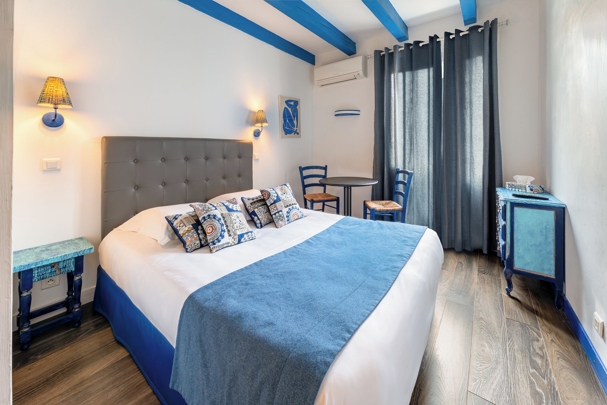 classic room | minibar, in-room safe, individually decorated, desk