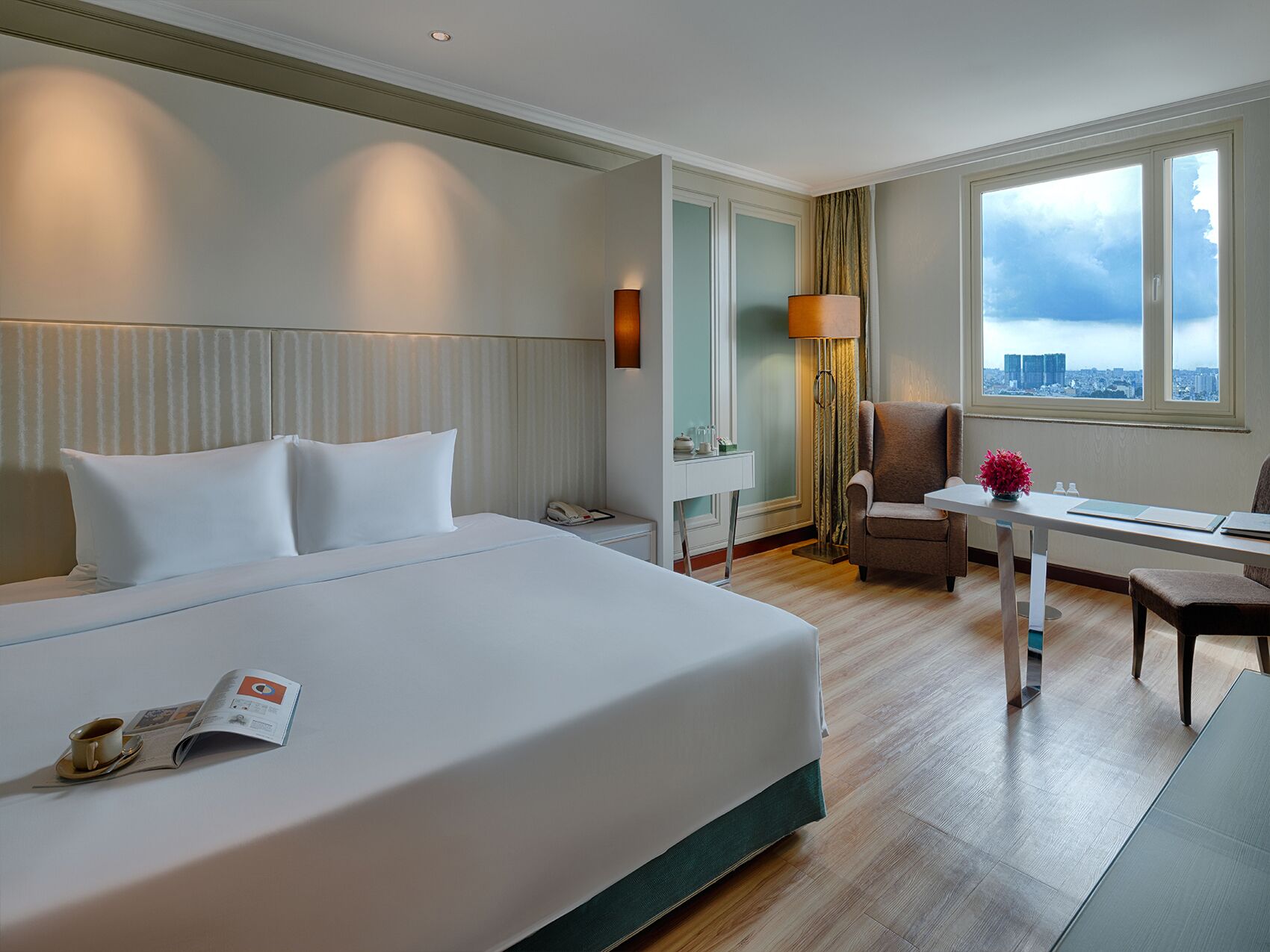 Deluxe Single Room, 1 Queen Bed | Minibar, in-room safe, desk, soundproofing