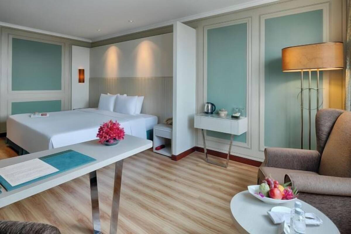 Minibar, coffres-forts dans les chambres, bureau, chambres insonorisées