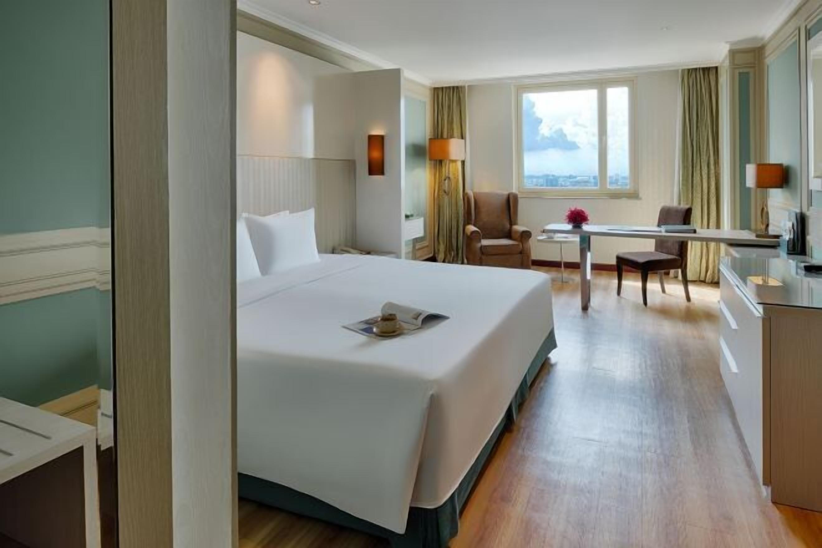 Minibar, in-room safe, desk, soundproofing