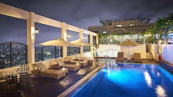 Deluxe-enkeltværelse - 1 queensize-seng - byudsigt | Privat pool